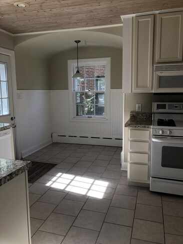 Building Photo - 18124 Lomond Blvd