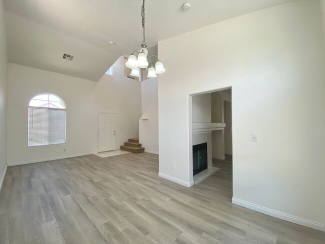 Building Photo - Nice two-story single family house with 3 bedrooms and 2 baths