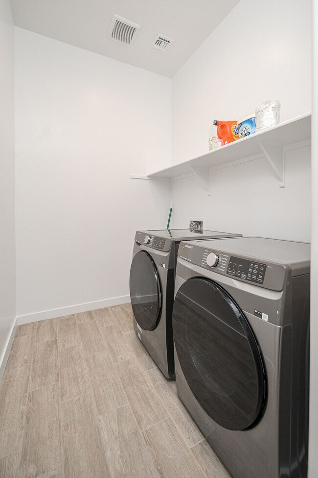 Building Photo - 3260 W Peak View Rd