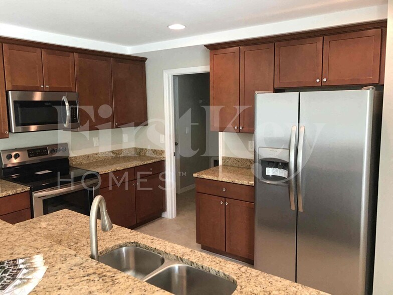 Building Photo - 2325 NW 34th Ave