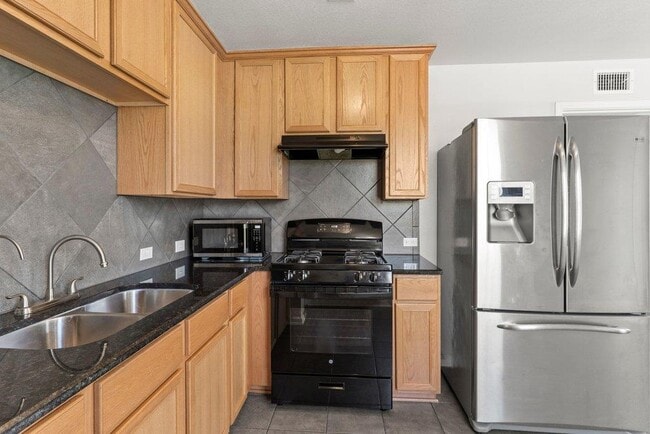 Building Photo - 1600 Arbor Knot Dr