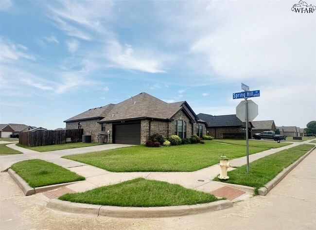 Building Photo - 5016 Southfork Dr