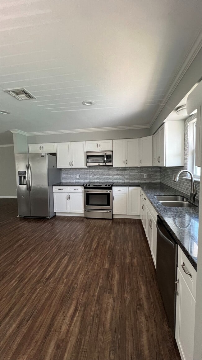 Building Photo - 5706 Avenue T