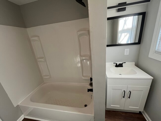 Building Photo - 581-583 E Starr Ave