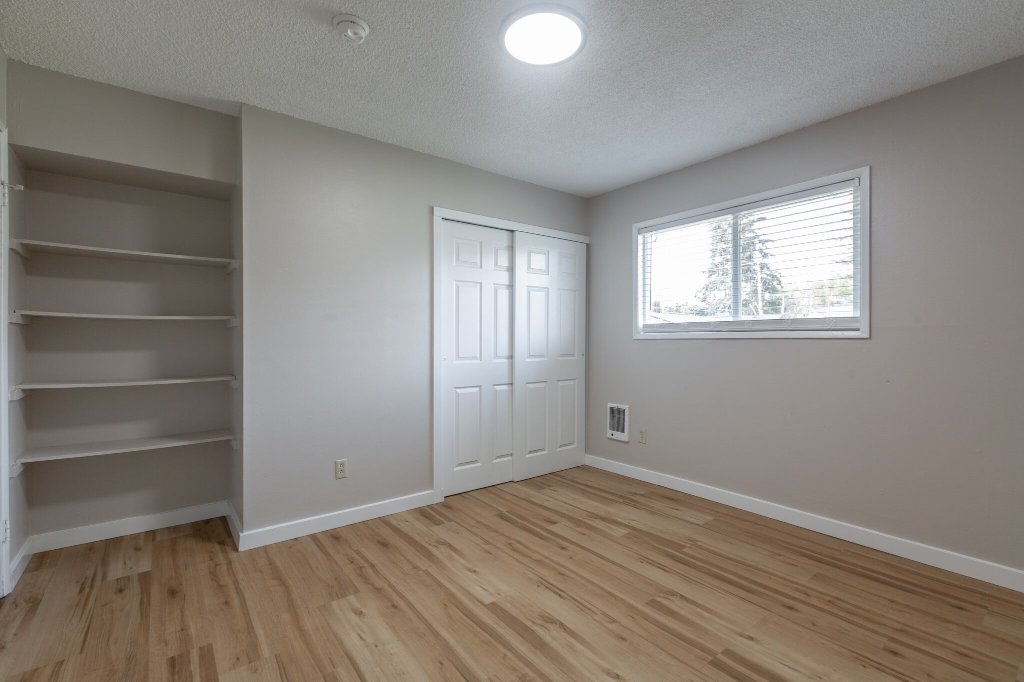 Building Photo - 110 SW Fleishauer Ln