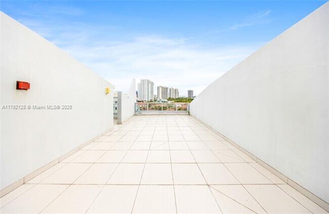Building Photo - 2950 NE 188th St