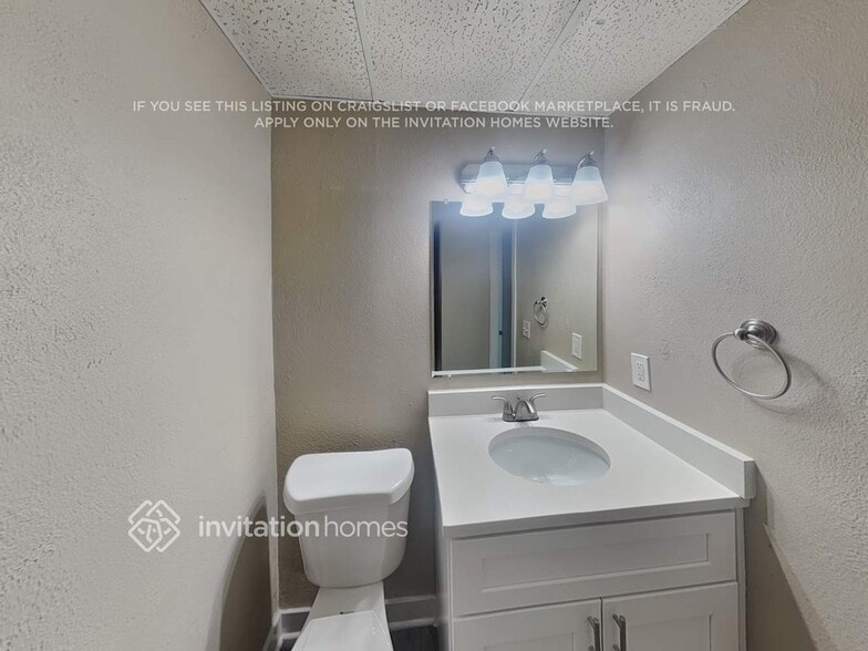 Building Photo - 14794 E Florida Ave