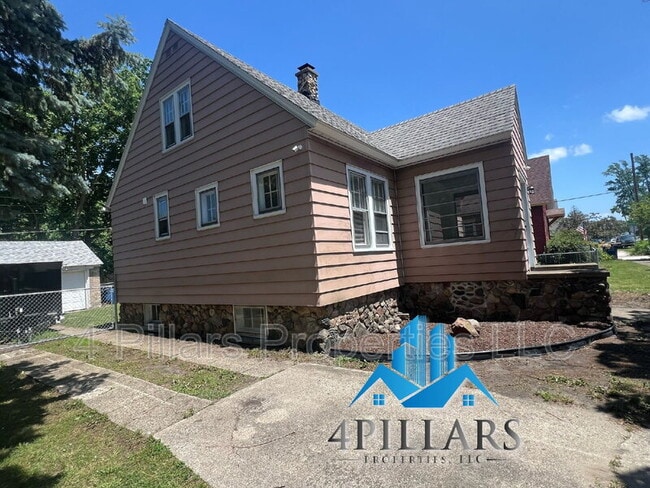 Building Photo - 106 Belden St