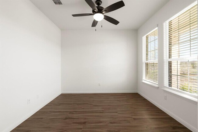 Building Photo - 400 Mante Ct