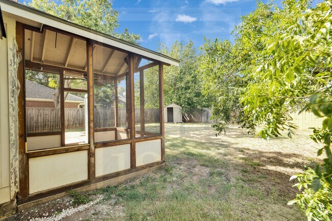 Building Photo - 2104 Grove Dr