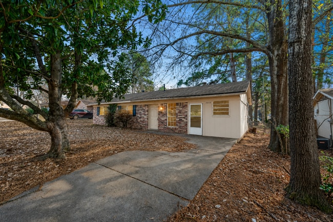 Building Photo - 3013 Hazel Cir