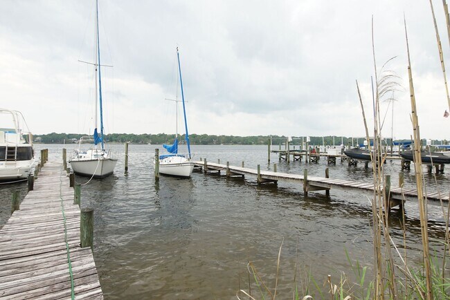 Building Photo - Waterfront Townhome in Central Niceville