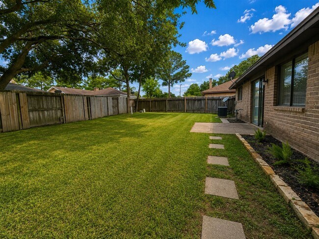 Building Photo - 21227 Park Mt Dr