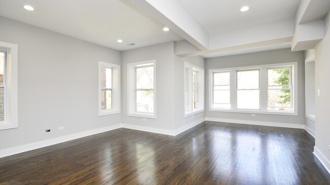 Building Photo - 4906 N Rockwell St
