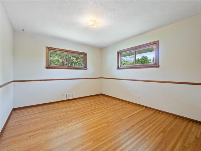 Building Photo - Great Roseville Home, Moundsview Schools, ...