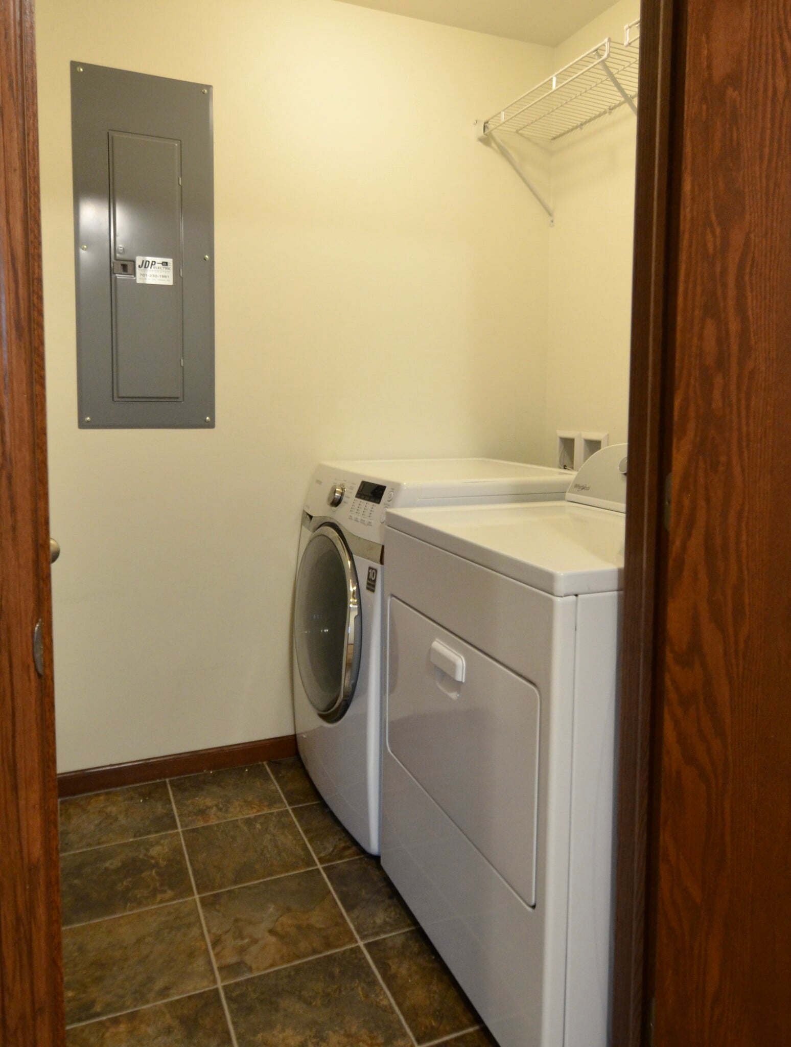 Washer / dryer - 445 Foxtail Dr