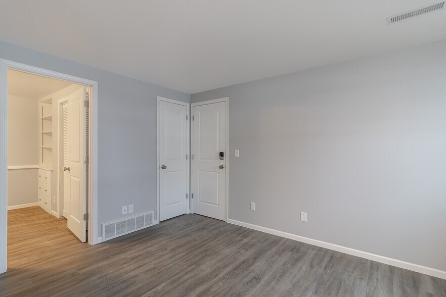 Building Photo - 404 James Ave