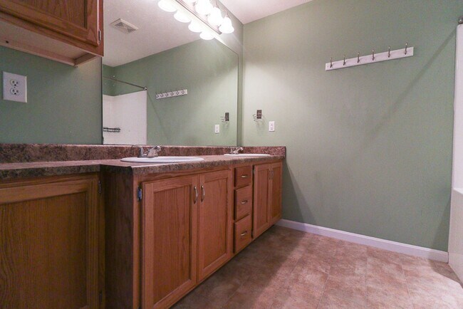 Building Photo - 106 Ethan Ct