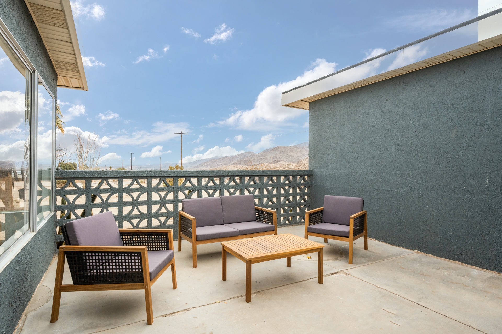 Building Photo - 6692 Valley View Dr