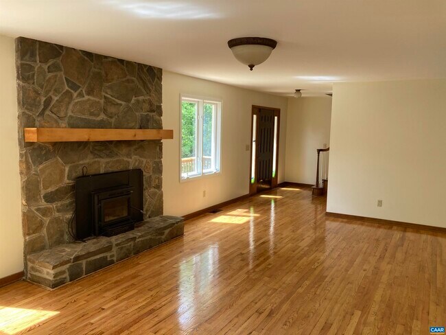 Building Photo - 14150 James River Rd