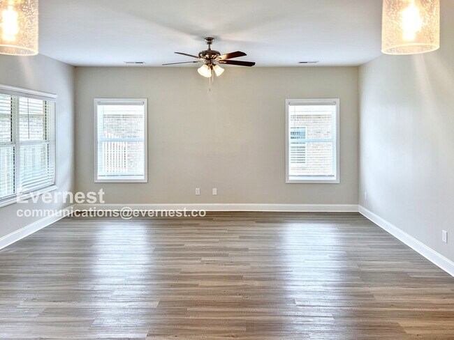 Building Photo - 102 River Pointe Dr