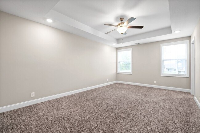 Building Photo - 913 Lutz Ln