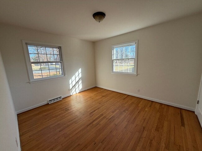 Building Photo - 415 Carrsbrook Dr