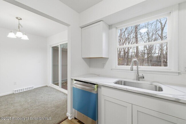 Building Photo - 1273 Chateau Dr