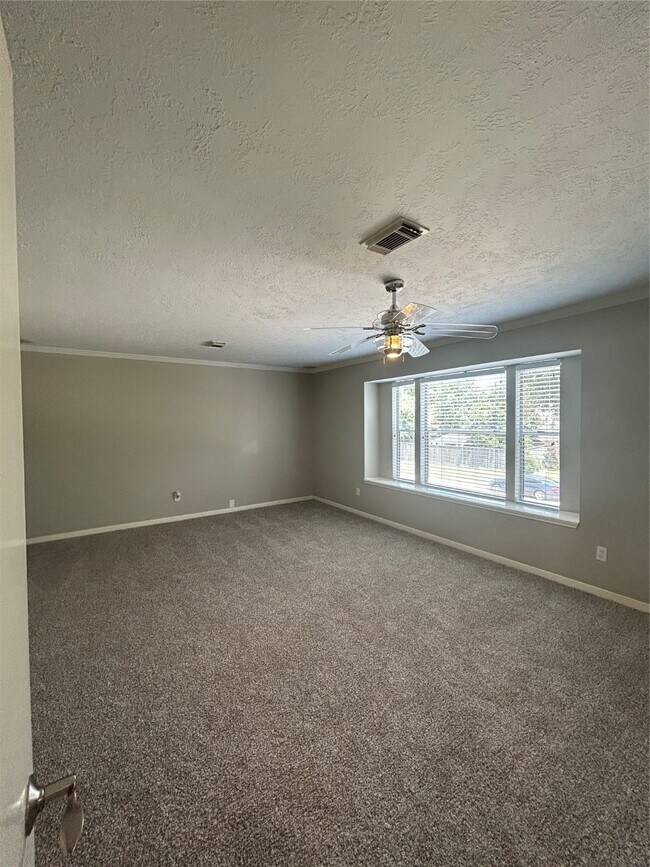 Building Photo - 5415 W Harrow Dr