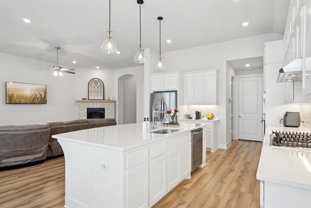 Building Photo - 453 Arcane St