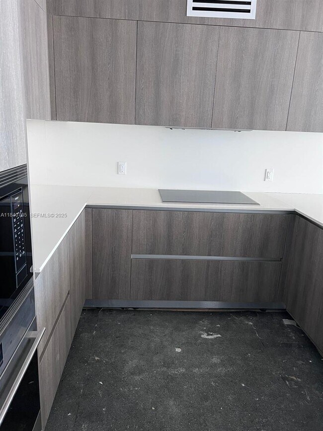 Building Photo - 17550 Collins Ave