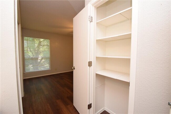 Building Photo - 10811 Lanshire Dr