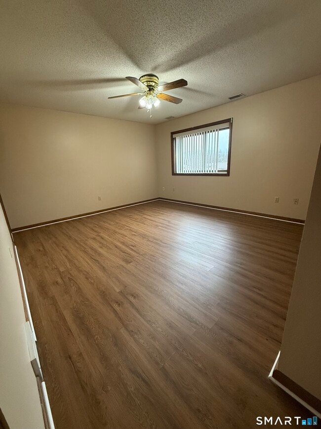 Building Photo - 1302 Summer Hill Dr