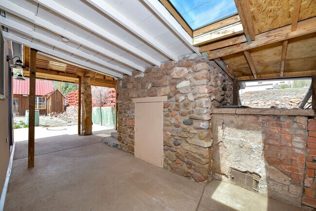 Building Photo - Redstone Cabin featuring Luxury, Convenien...