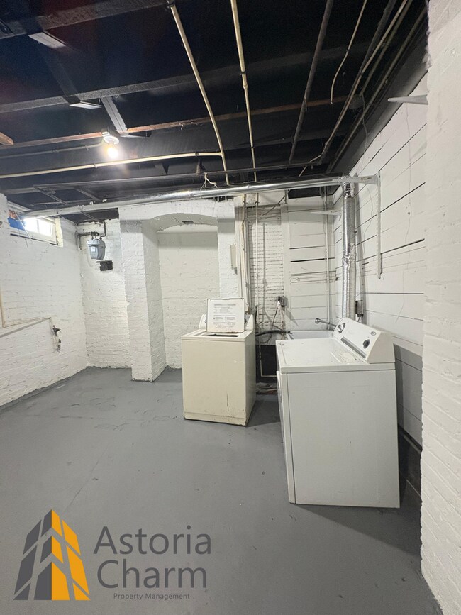 Building Photo - Updated 3 Bedroom + Free TV & PS5 with Mov...