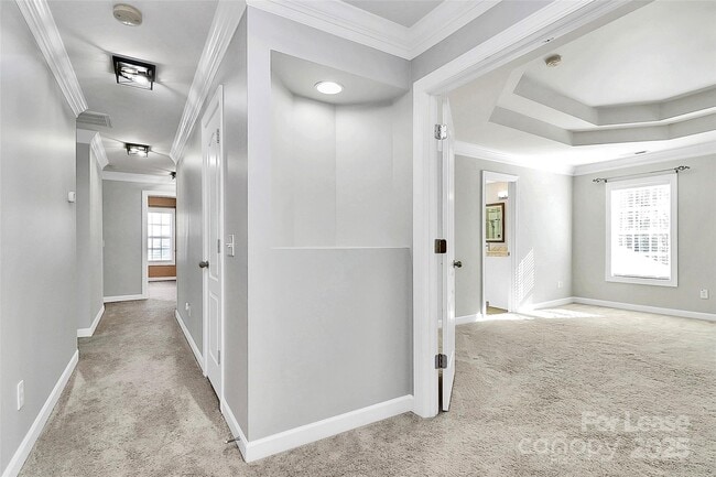 Building Photo - 9607 Royal Colony Dr