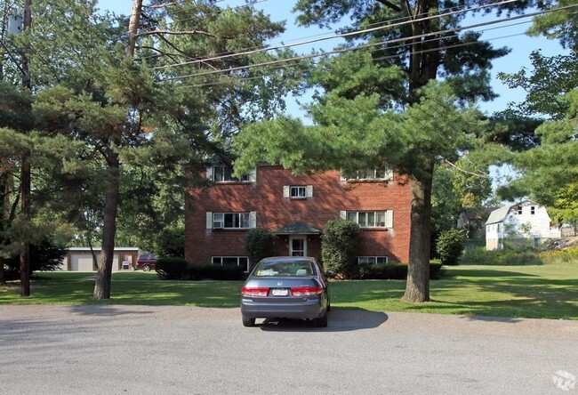 Building Photo - Creekside Court Apartments