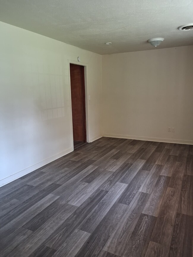 Building Photo - 1110 Shalimar Dr