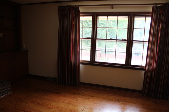 Building Photo - 103 Terrace Ct