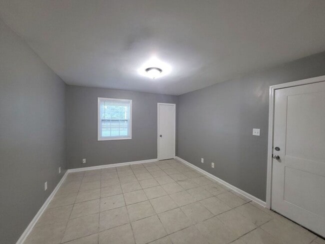 Building Photo - 4649 Royal Ridge Dr