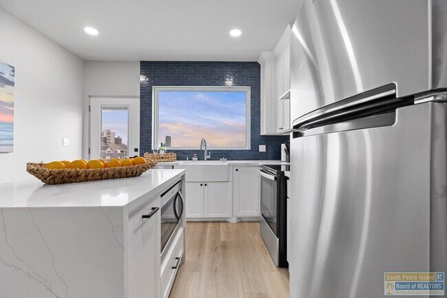 Building Photo - 111 W Sunny Isle Dr