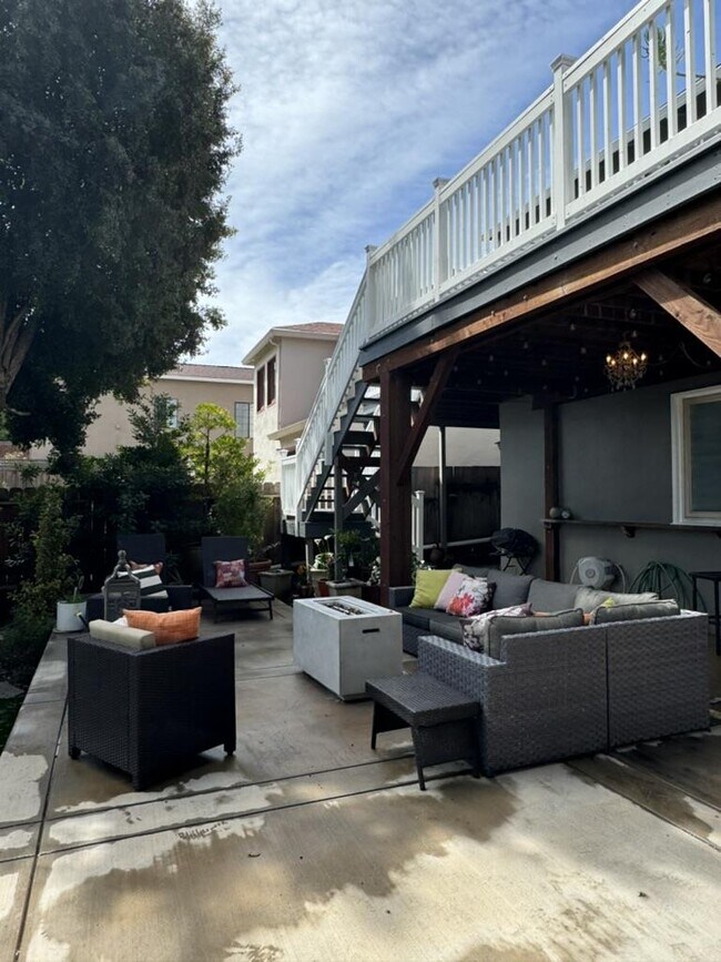 Primary Photo - 535 Bayview Ave