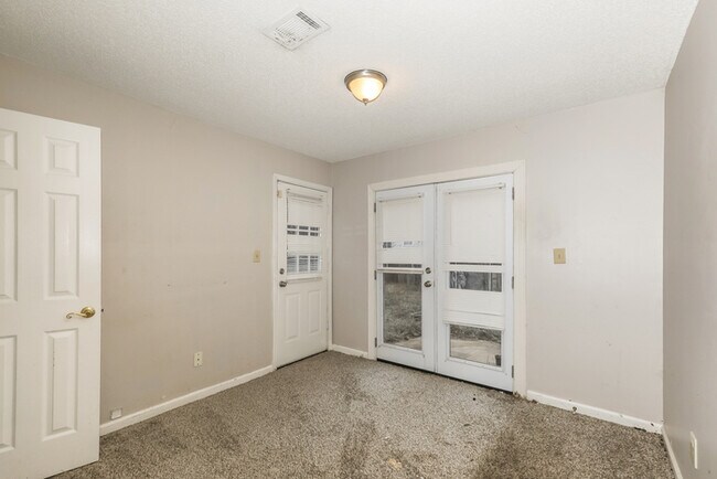 Building Photo - Fantastic 3bd/1.5ba home! Coming soon!