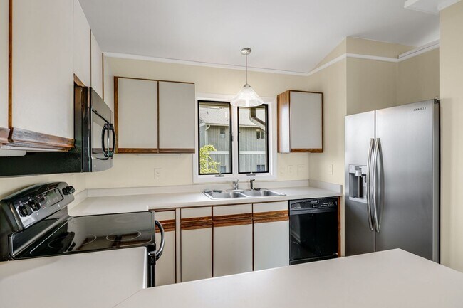 Building Photo - 2-Bedroom, 2-Bathroom Condo with Stunning Downtown Views