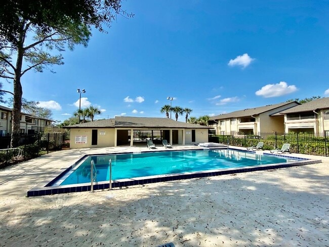 Building Photo - 6126 Curry Ford Rd