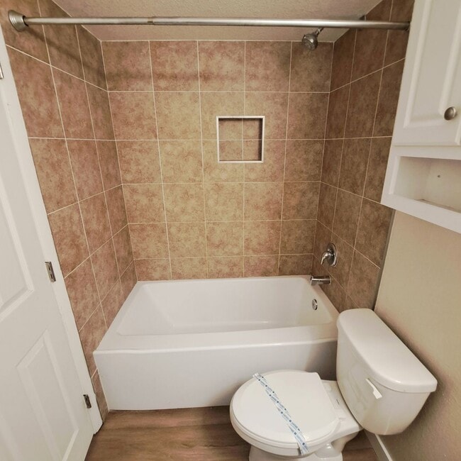 Building Photo - 4708 Thunderbolt Ave