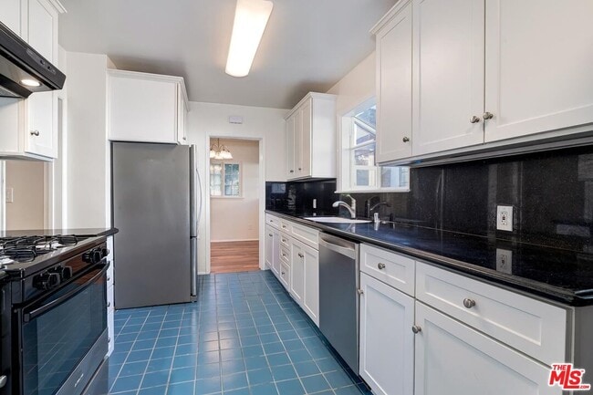 Building Photo - 406 Entrada Dr