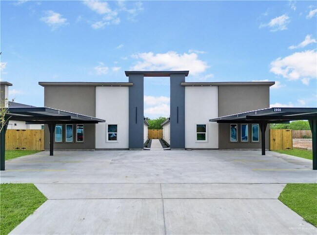 Primary Photo - 2812 S Links Dr