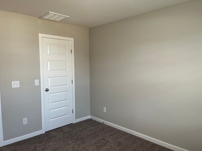 Building Photo - Where Convenience Meets Luxury.