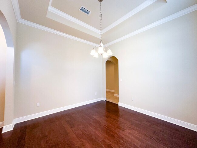 Building Photo - Well maintained 4 bedroom home with 2 car garage